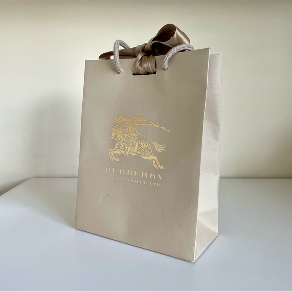 Authentic Burberry Small to Medium Shopping Bag - Picture 4 of 7